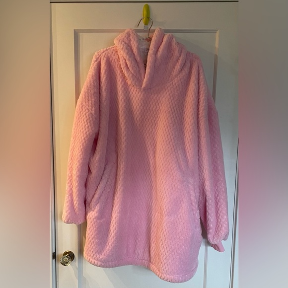 Cozy Pink Fuzzy Overhead - Oversized Hooded Pullover - NWT - Picture 2 of 10